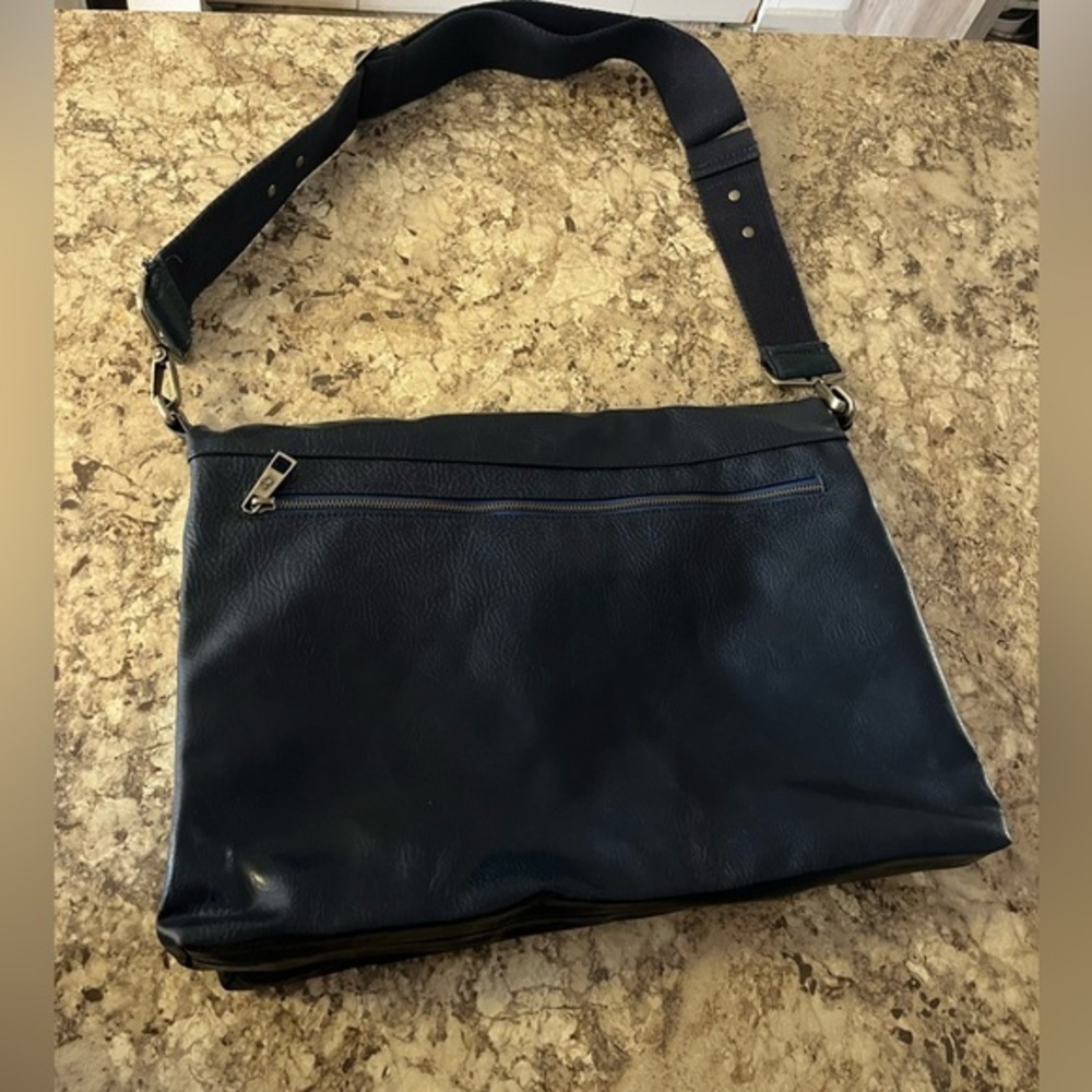 MATT & NAT Navy‎ Blue Oversized Messenger Crossbody Laptop Bag Leather VGC